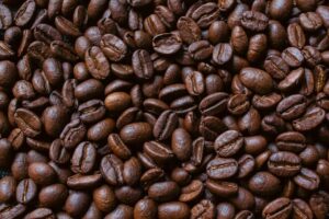 白髪ケアにおけるカフェイン成分の効果と期待は？
