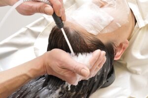 白髪染めトリートメントで黒髪になじむ方法は？