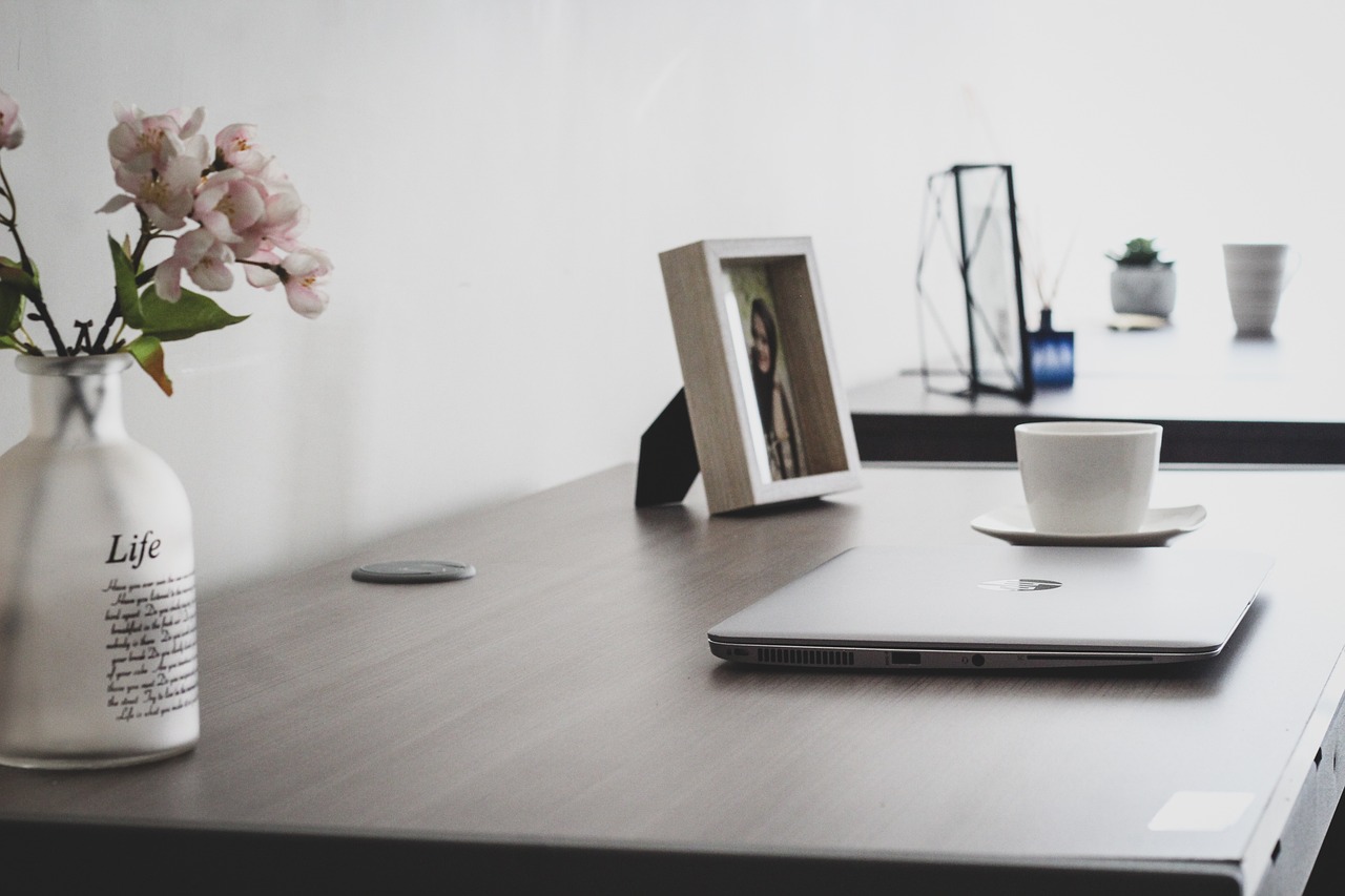 白髪ケアをしながら在宅勤務で映えるオンライン会議のコツは？