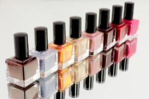 白髪ケアに最適なヘアマニキュアで色抜けしにくい生活とは？