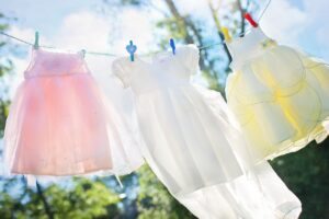 白髪ケアをしながら白い服を着る日の注意点は？
