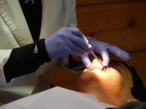 白髪ケアと縮毛矯正の後はどれくらい期間を空けるべき？