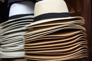 白髪ケアに最適な帽子をかぶる仕事での色落ち防止法は？