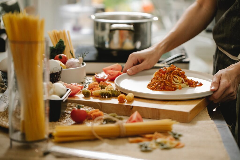 白髪ケアに必要なたんぱく質が足りない人は、食事でどう改善すればいい？